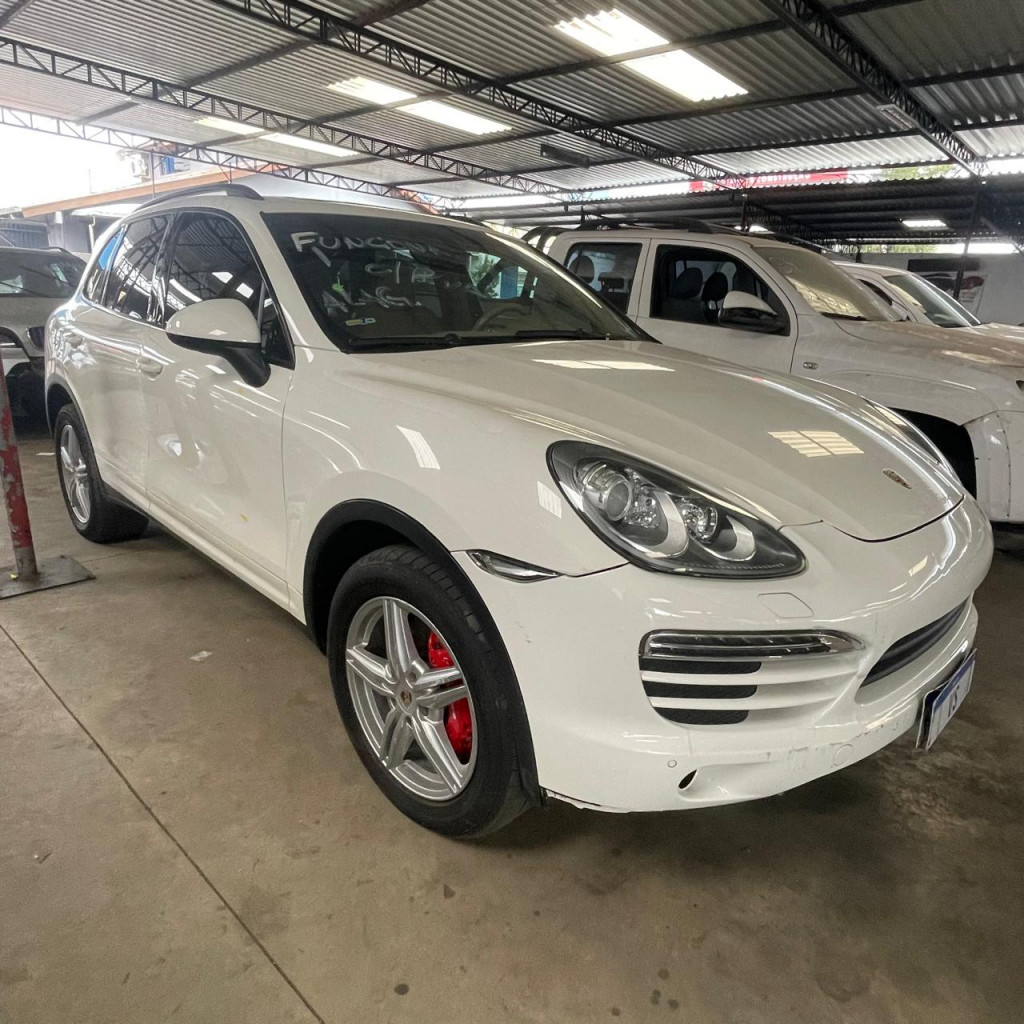 Imagem do veículo PORSCHE CAYENNE 3.0 V6 GASOLINA AWD TIPTRONIC S