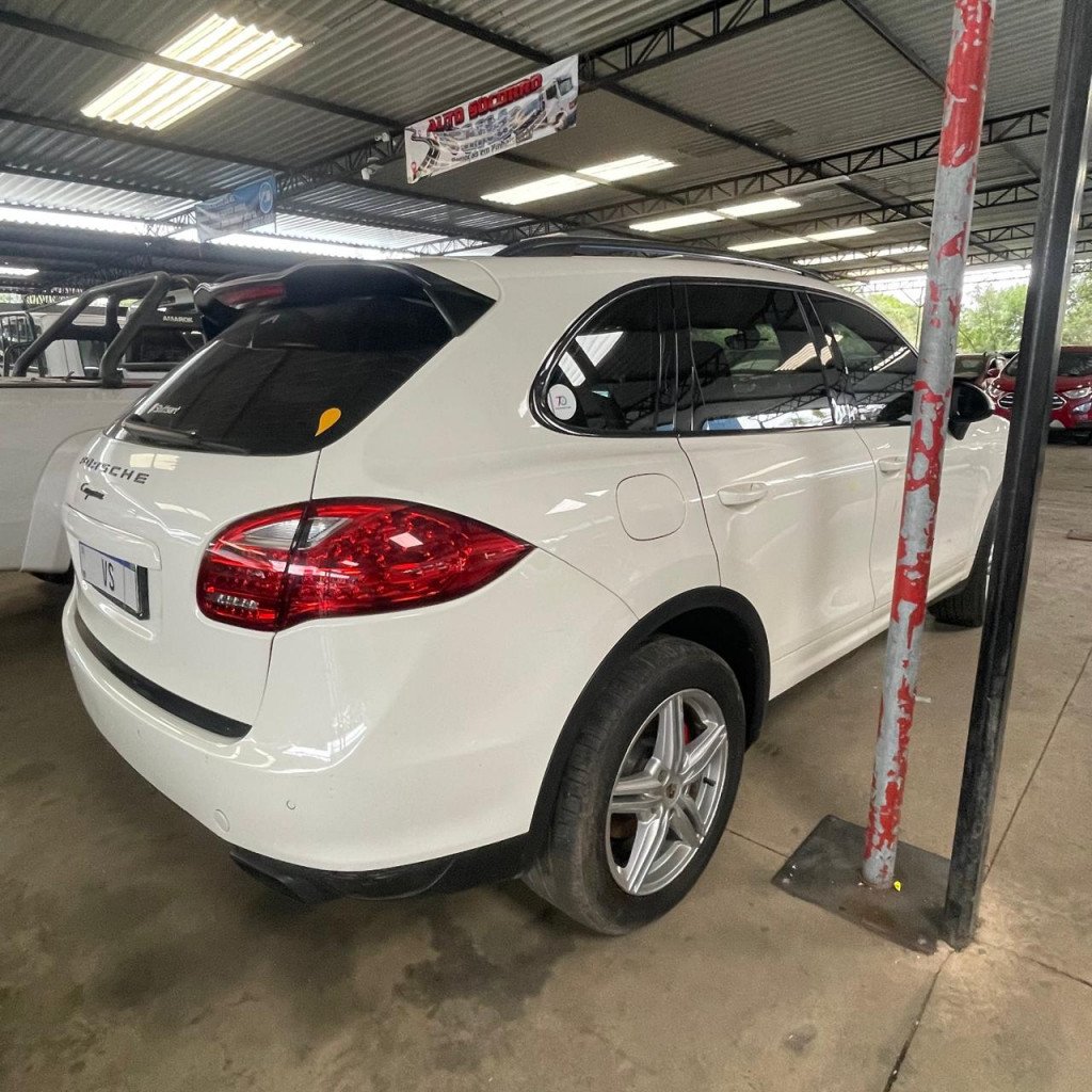 Imagem do veículo PORSCHE CAYENNE 3.0 V6 GASOLINA AWD TIPTRONIC S