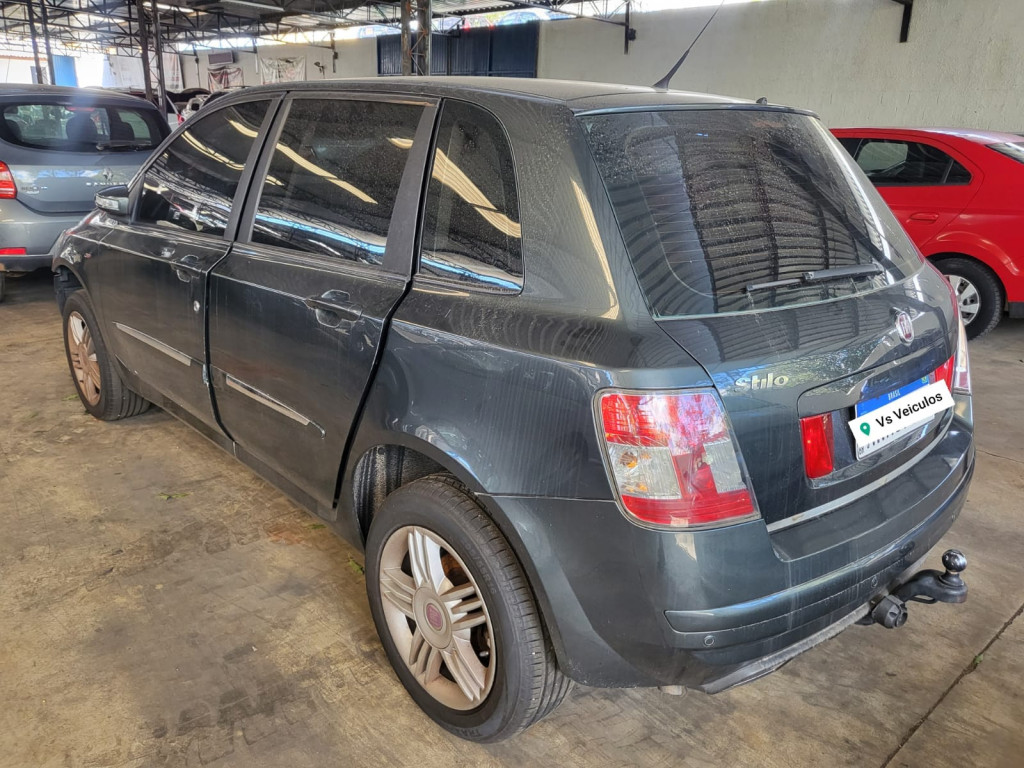 FIAT STILO 1.8 MPI 8V FLEX 4P MANUAL