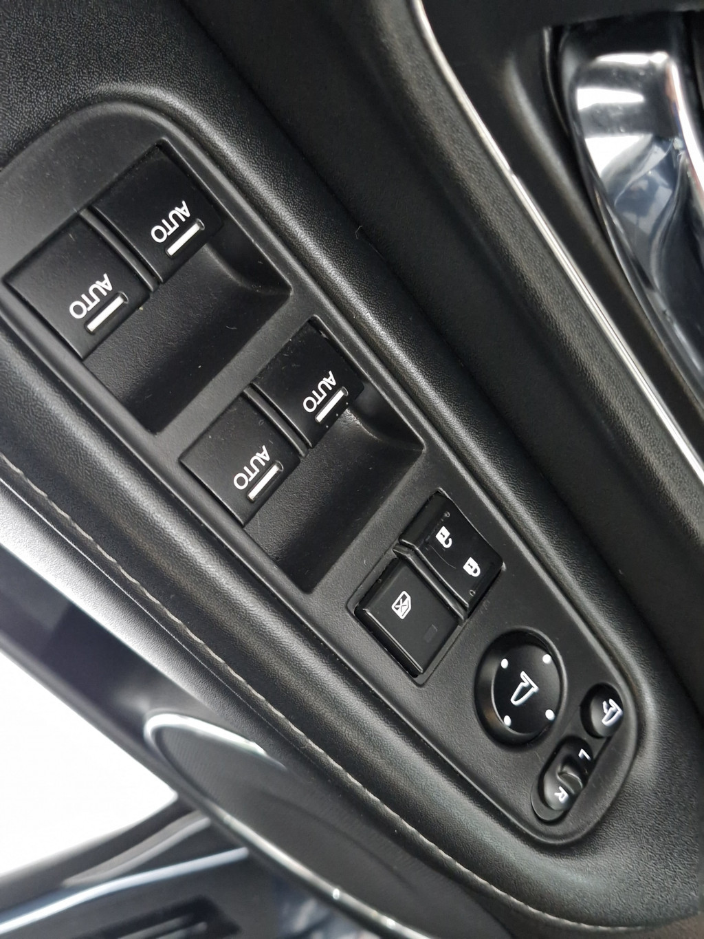 Imagem do veículo HR-V 1.8 16V FLEX EXL 4P AUTOMÁTICO