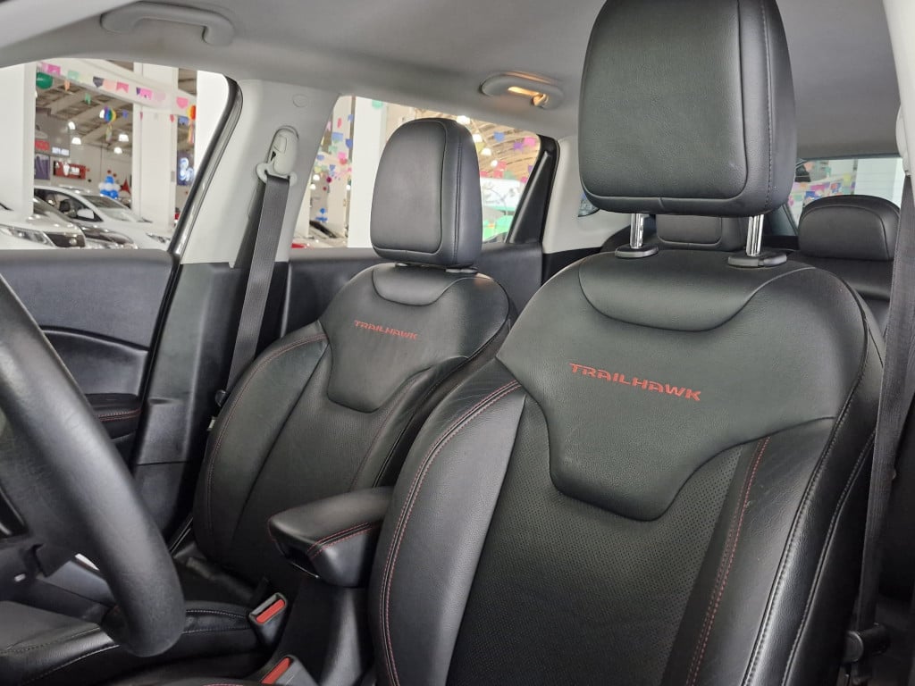 Imagem do veículo COMPASS 2.0 16V DIESEL TRAILHAWK 4X4 AUTOMÁTICO