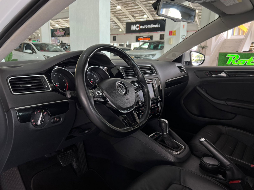 Imagem do veículo VOLKSWAGEN JETTA 2.0 TSI HIGHLINE 211CV GASOLINA 4P TIPTRONIC