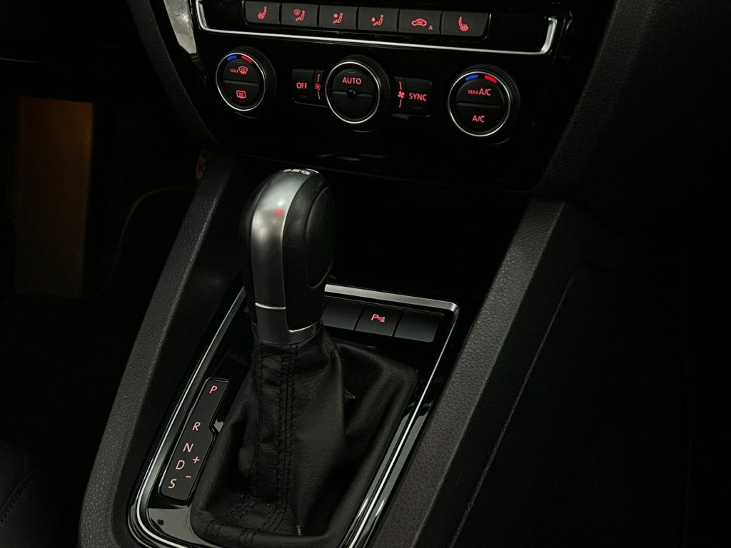 Imagem do veículo VOLKSWAGEN JETTA 2.0 TSI HIGHLINE 211CV GASOLINA 4P TIPTRONIC