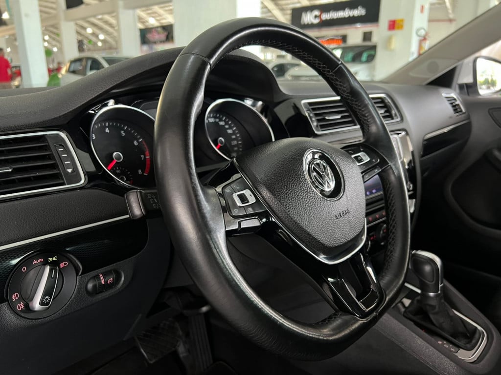 Imagem do veículo VOLKSWAGEN JETTA 2.0 TSI HIGHLINE 211CV GASOLINA 4P TIPTRONIC