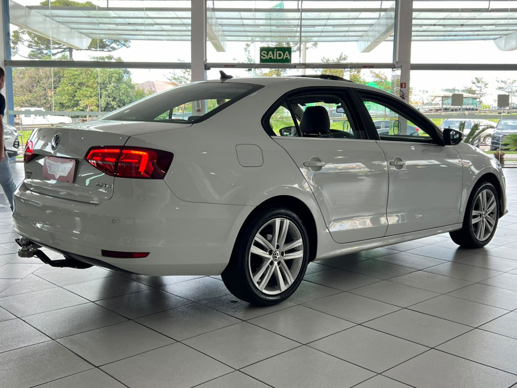 Imagem do veículo VOLKSWAGEN JETTA 2.0 TSI HIGHLINE 211CV GASOLINA 4P TIPTRONIC