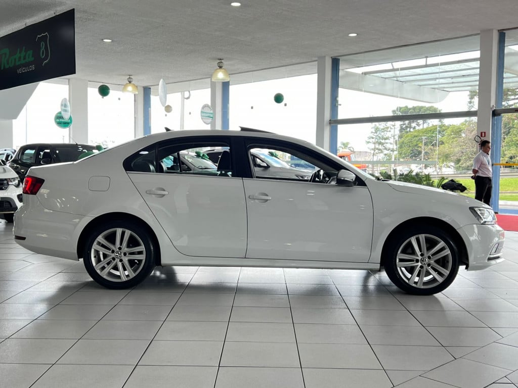 Imagem do veículo VOLKSWAGEN JETTA 2.0 TSI HIGHLINE 211CV GASOLINA 4P TIPTRONIC