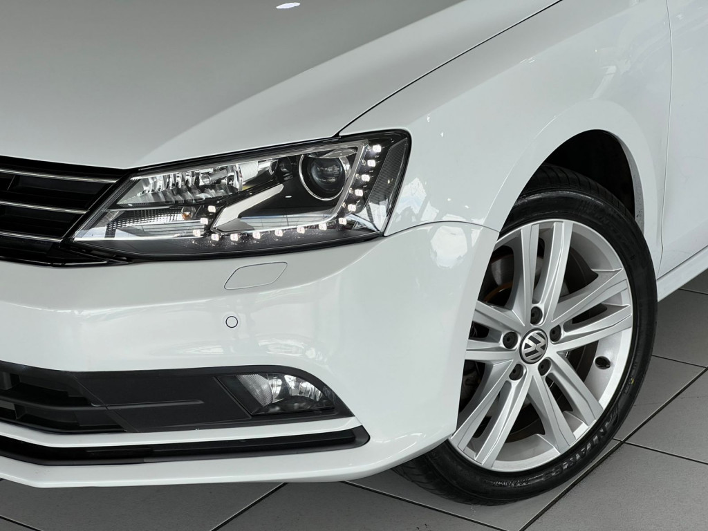 Imagem do veículo VOLKSWAGEN JETTA 2.0 TSI HIGHLINE 211CV GASOLINA 4P TIPTRONIC