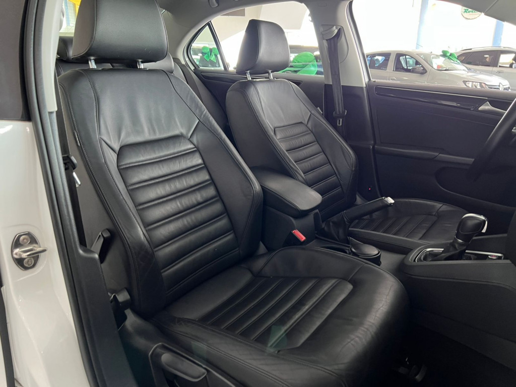 Imagem do veículo VOLKSWAGEN JETTA 2.0 TSI HIGHLINE 211CV GASOLINA 4P TIPTRONIC