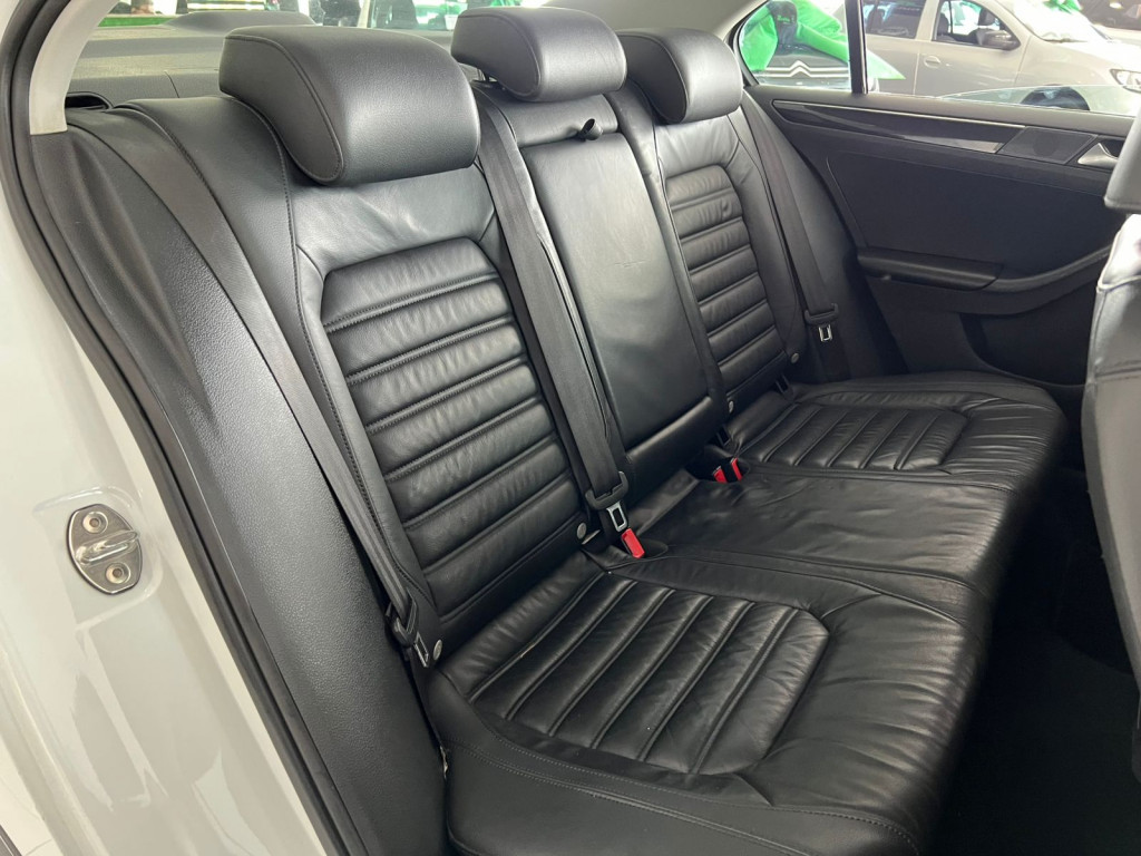 Imagem do veículo VOLKSWAGEN JETTA 2.0 TSI HIGHLINE 211CV GASOLINA 4P TIPTRONIC