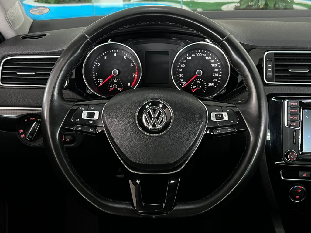 Imagem do veículo VOLKSWAGEN JETTA 2.0 TSI HIGHLINE 211CV GASOLINA 4P TIPTRONIC