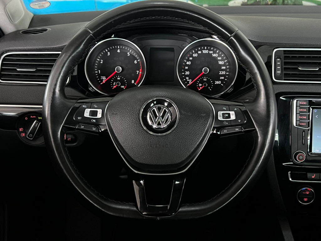 Imagem do veículo VOLKSWAGEN JETTA 2.0 TSI HIGHLINE 211CV GASOLINA 4P TIPTRONIC