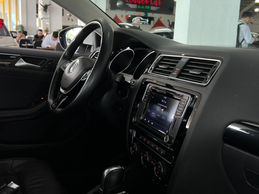 Imagem do veículo VOLKSWAGEN JETTA 2.0 TSI HIGHLINE 211CV GASOLINA 4P TIPTRONIC