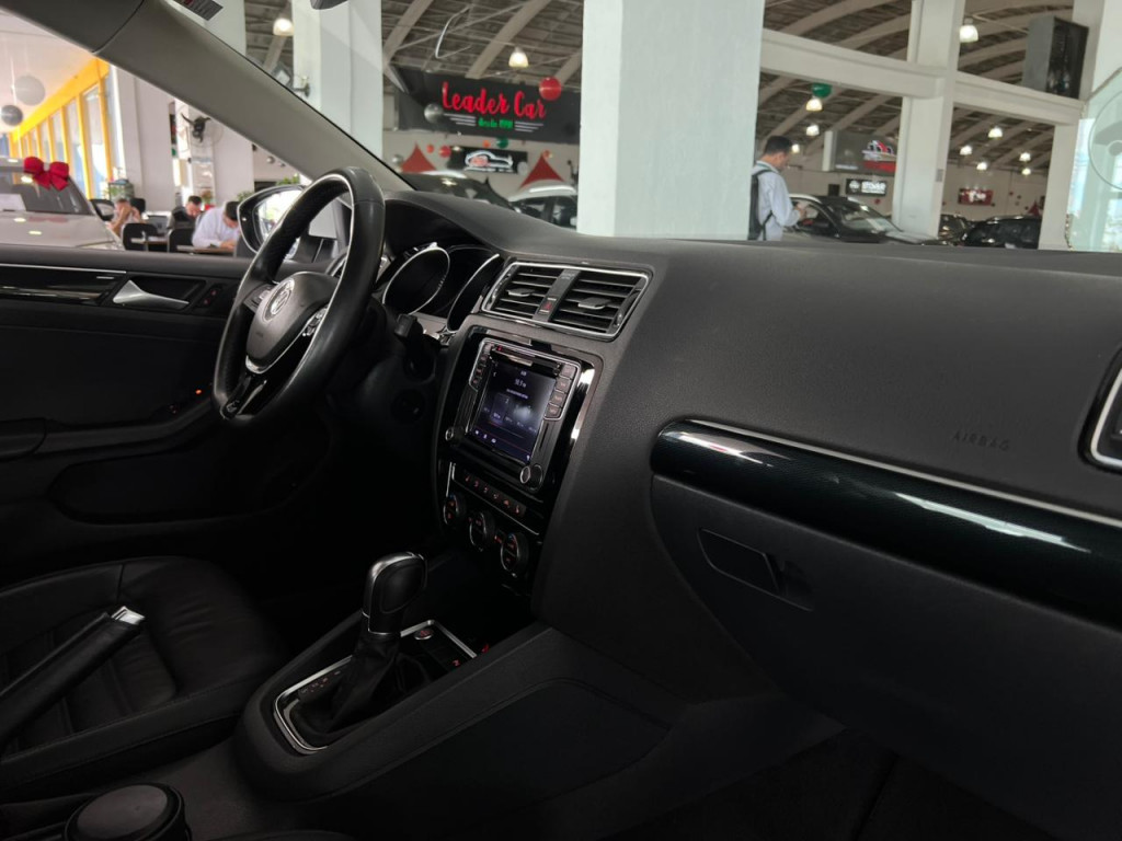 Imagem do veículo VOLKSWAGEN JETTA 2.0 TSI HIGHLINE 211CV GASOLINA 4P TIPTRONIC