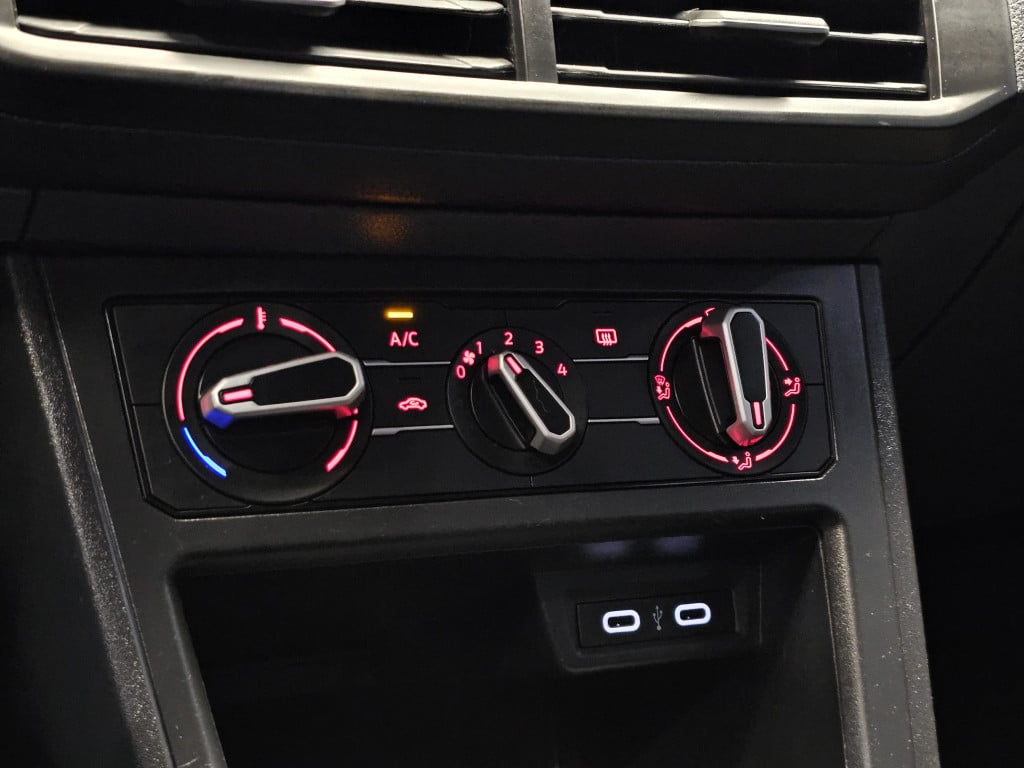 Imagem do veículo VOLKSWAGEN POLO 1.0 MPI TOTAL FLEX MANUAL
