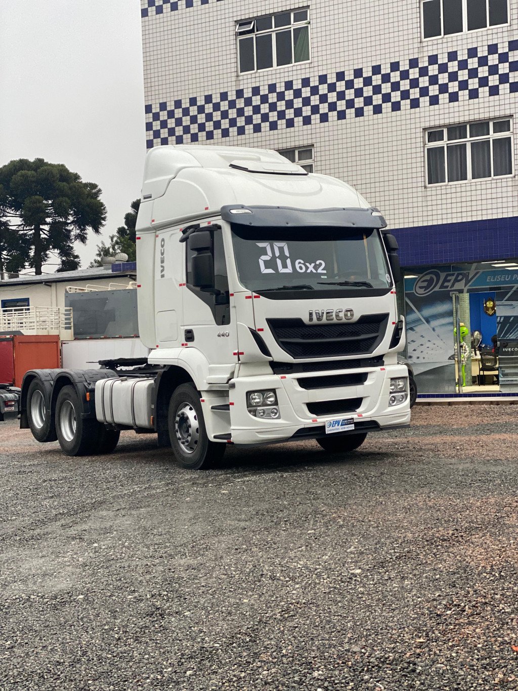 Imagem do veículo IVECO Stralis Hi-Road 600-S44T TA 6x2 Eurot. 2P (E5)