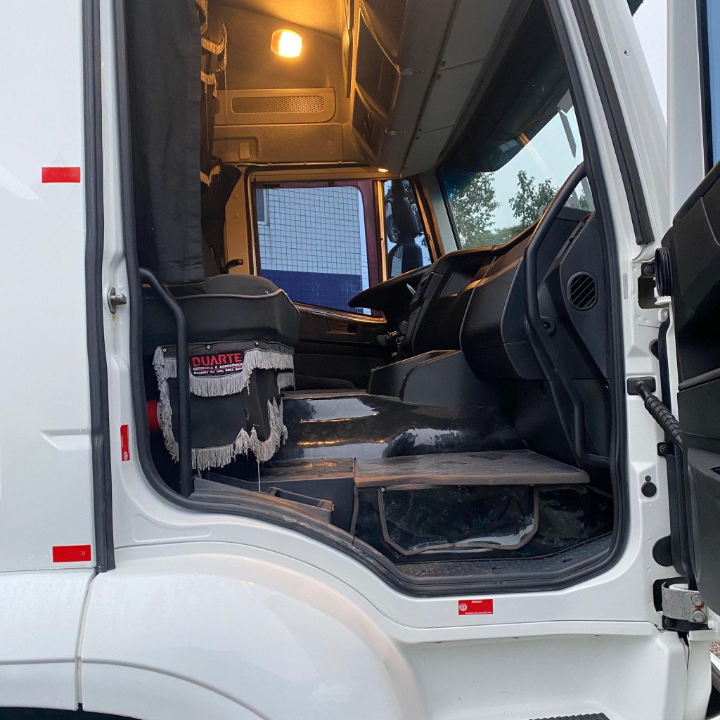 Imagem do veículo IVECO Stralis Hi-Road 600-S44T TA 6x2 Eurot. 2P (E5)