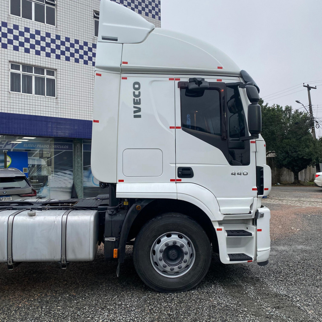 Imagem do veículo IVECO Stralis Hi-Road 600-S44T TA 6x2 Eurot. 2P (E5)