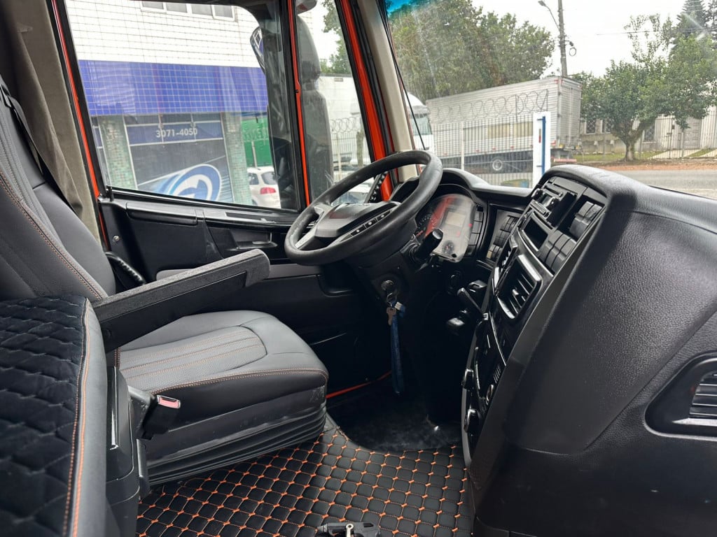 Imagem do veículo IVECO Stralis 600-S44T TA 6x2 2P (E5)