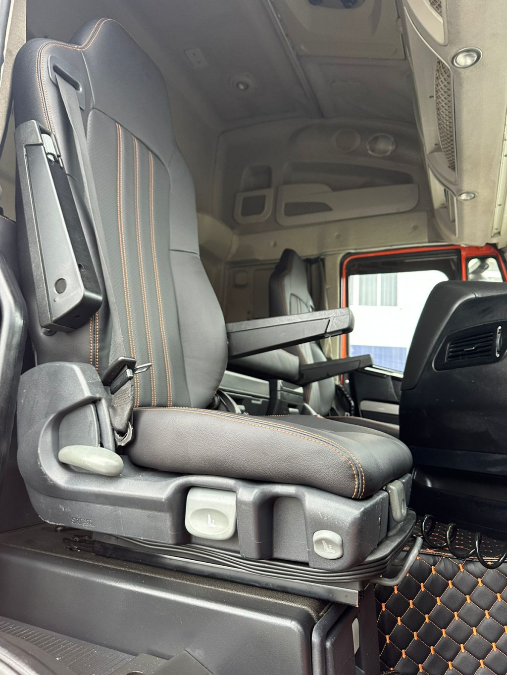 Imagem do veículo IVECO Stralis 600-S44T TA 6x2 2P (E5)