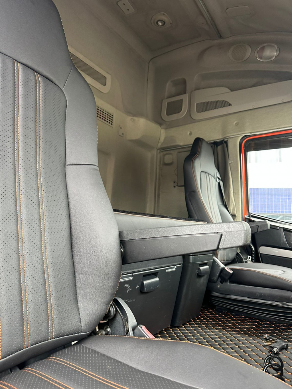 Imagem do veículo IVECO Stralis 600-S44T TA 6x2 2P (E5)