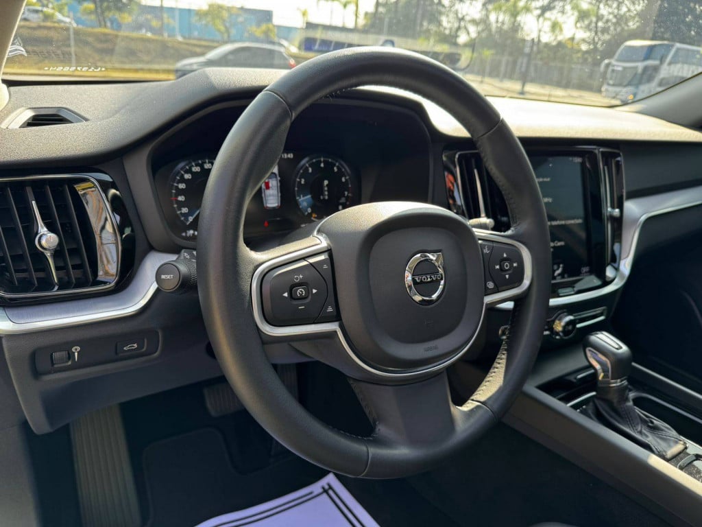 Imagem do veículo Volvo V60 T5 Momentum 2020