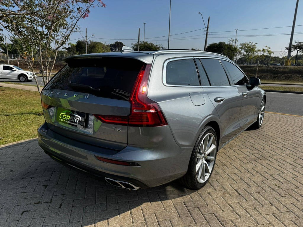 Imagem do veículo Volvo V60 T5 Momentum 2020