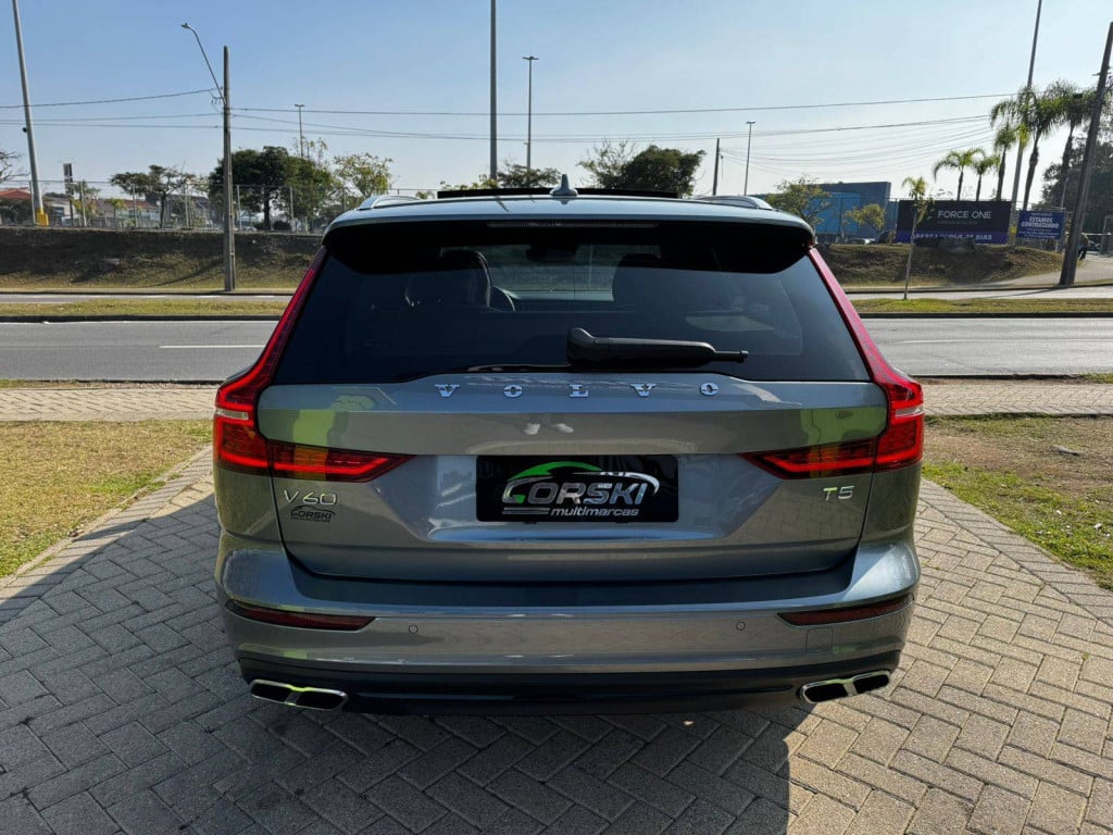 Imagem do veículo Volvo V60 T5 Momentum 2020