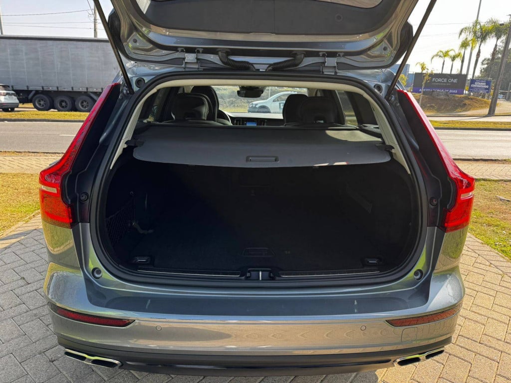 Imagem do veículo Volvo V60 T5 Momentum 2020