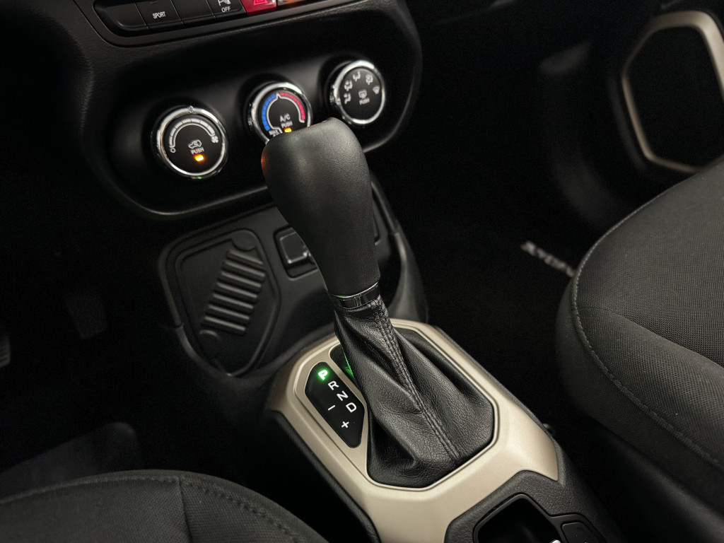 Imagem do veículo JEEP RENEGADE 1.8 16V FLEX SPORT 4P AUTOMÁTICO