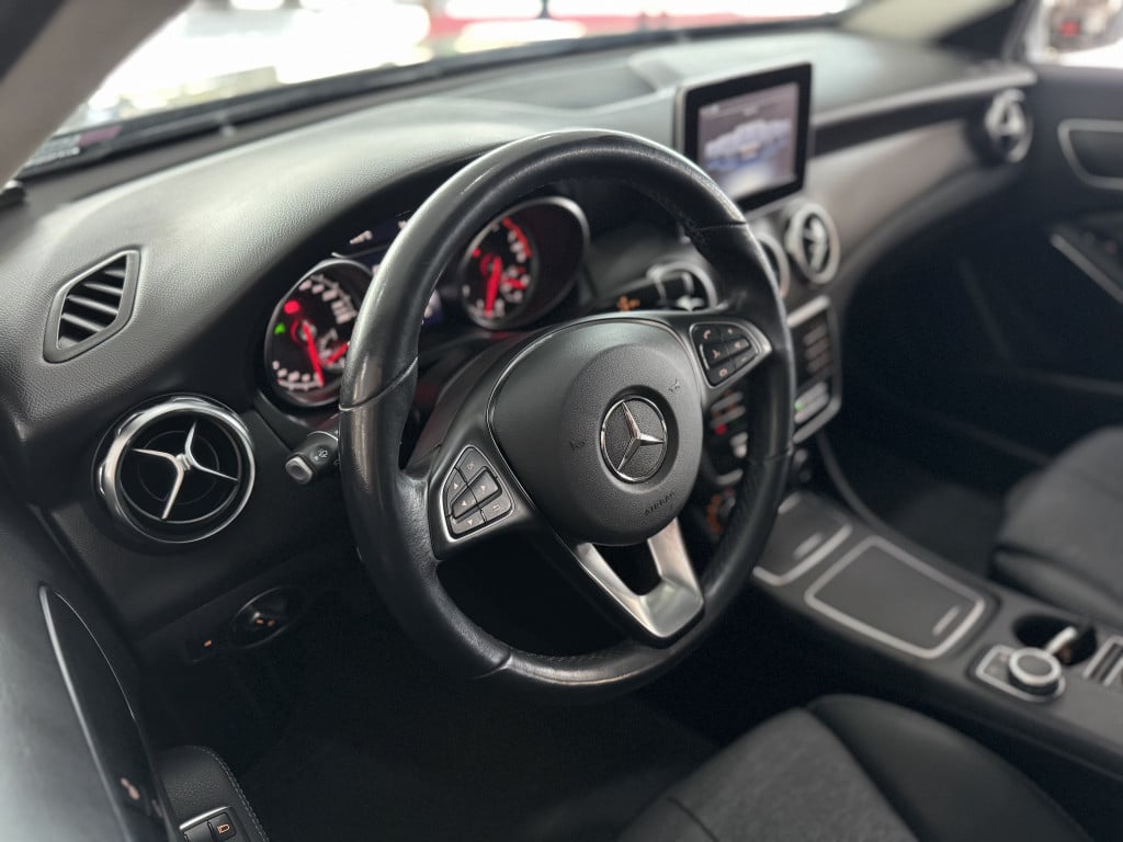 Imagem do veículo MERCEDES-BENZ GLA 200 1.6 CGI STYLE 16V TURBO FLEX 4P AUTOMÁTICO