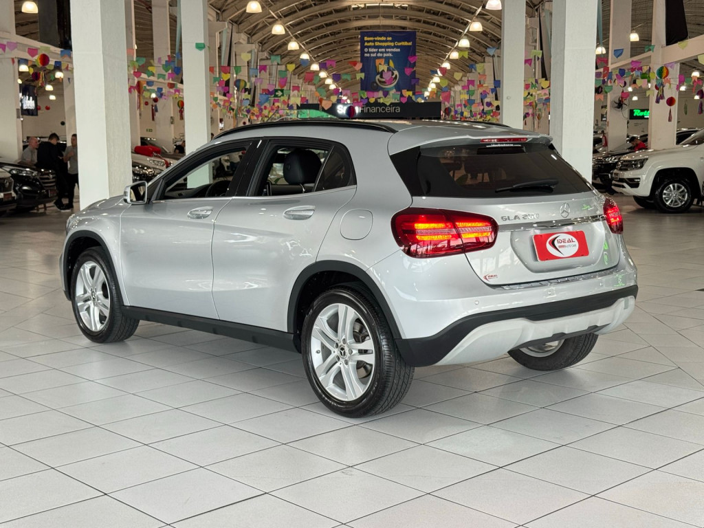 Imagem do veículo MERCEDES-BENZ GLA 200 1.6 CGI STYLE 16V TURBO FLEX 4P AUTOMÁTICO