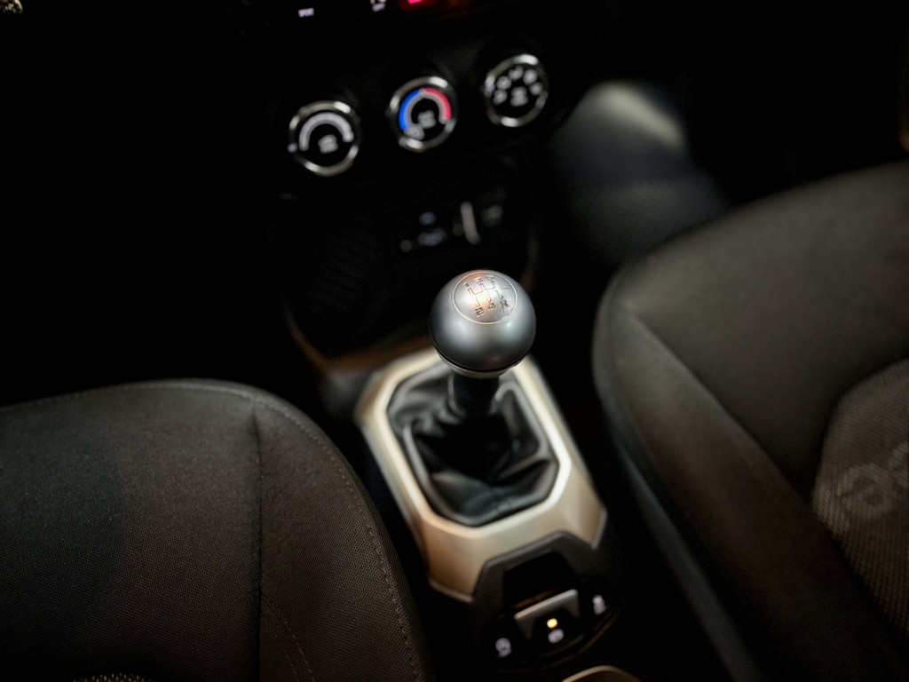 Imagem do veículo JEEP RENEGADE 1.8 16V FLEX SPORT 4P MANUAL
