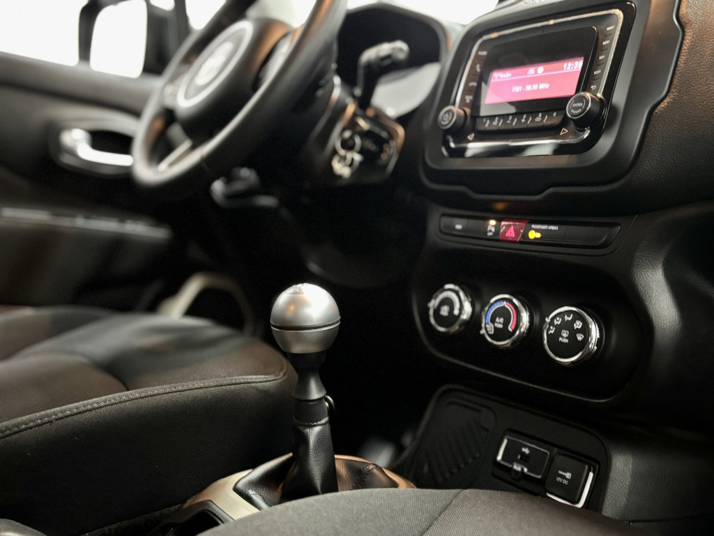 Imagem do veículo JEEP RENEGADE 1.8 16V FLEX SPORT 4P MANUAL