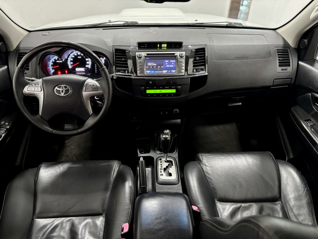 Imagem do veículo TOYOTA HILUX SW4 3.0 SRV 4X4 7 LUGARES 16V TURBO INTERCOOLER DIESEL 4P AUTOMÁTICO