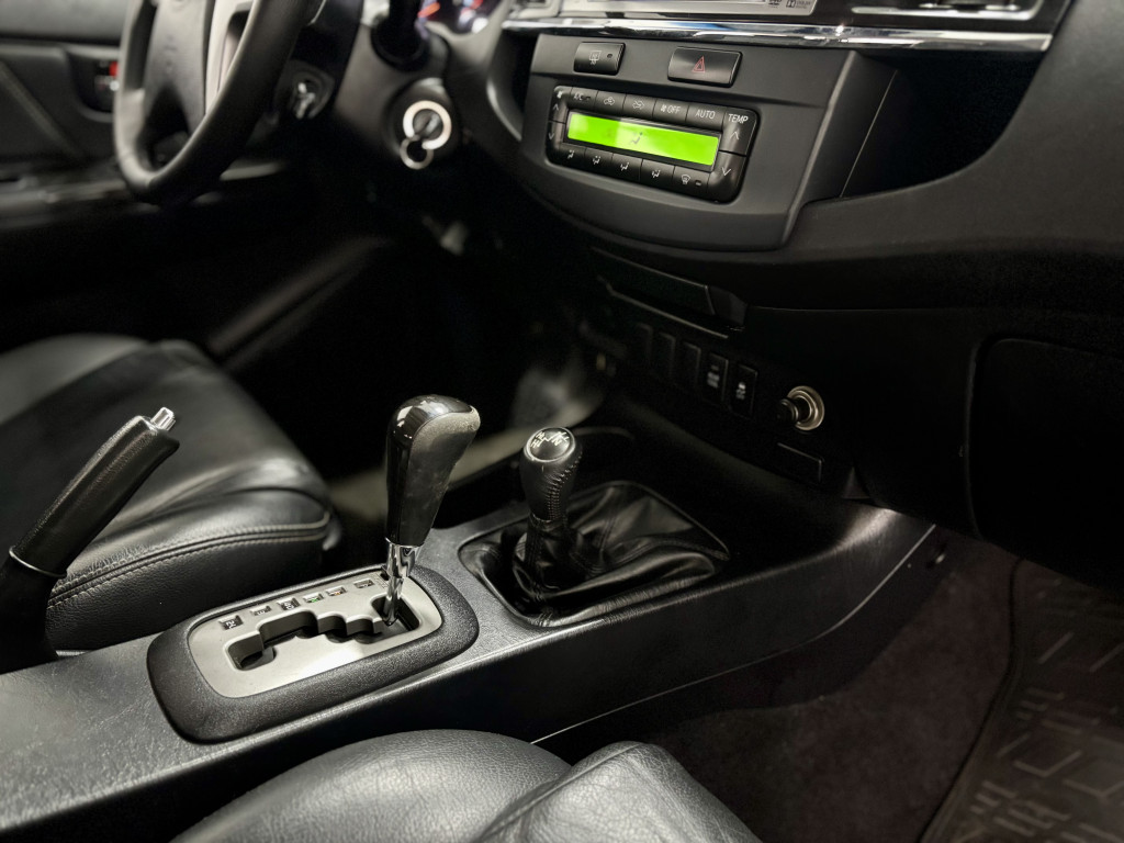Imagem do veículo TOYOTA HILUX SW4 3.0 SRV 4X4 7 LUGARES 16V TURBO INTERCOOLER DIESEL 4P AUTOMÁTICO