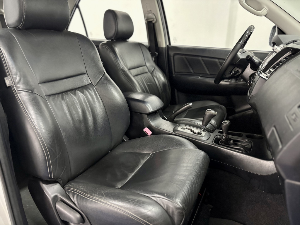 Imagem do veículo TOYOTA HILUX SW4 3.0 SRV 4X4 7 LUGARES 16V TURBO INTERCOOLER DIESEL 4P AUTOMÁTICO