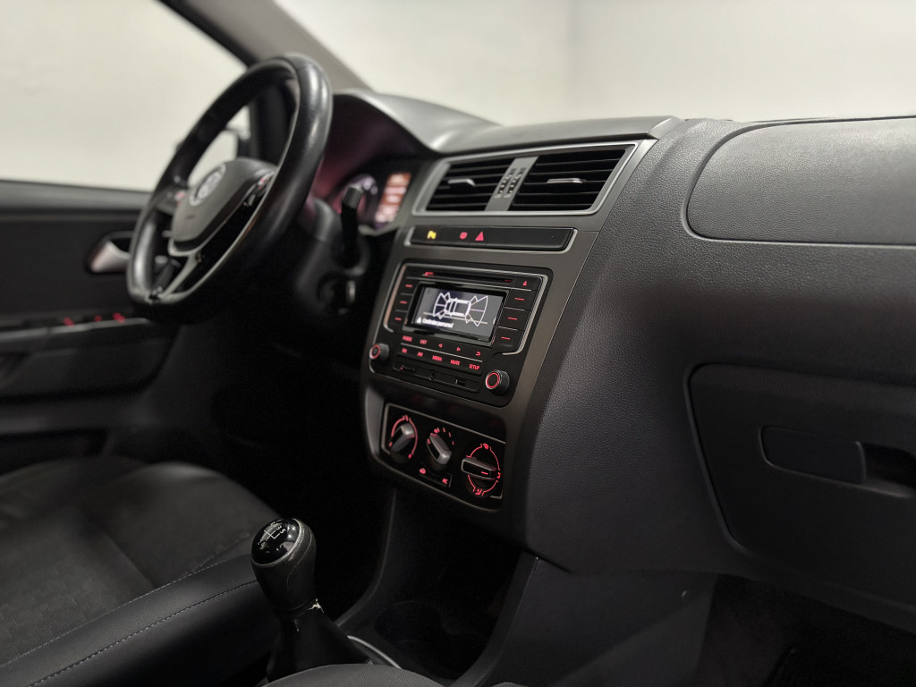 Imagem do veículo VOLKSWAGEN FOX 1.6 MSI COMFORTLINE 8V FLEX 4P MANUAL