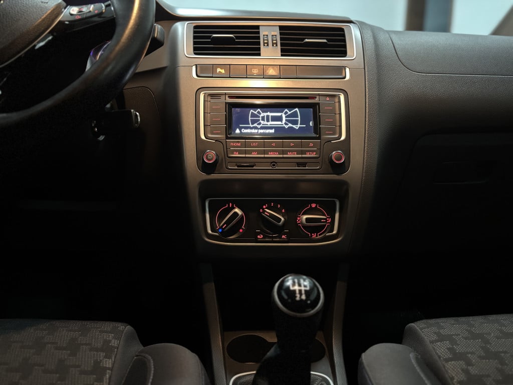 Imagem do veículo VOLKSWAGEN FOX 1.6 MSI COMFORTLINE 8V FLEX 4P MANUAL