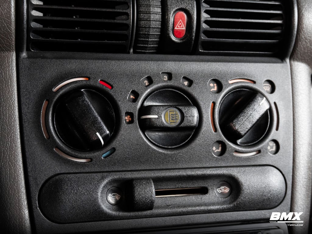 Imagem do veículo CHEVROLET CLASSIC 1.0 MPFI LIFE 8V FLEX 4P MANUAL