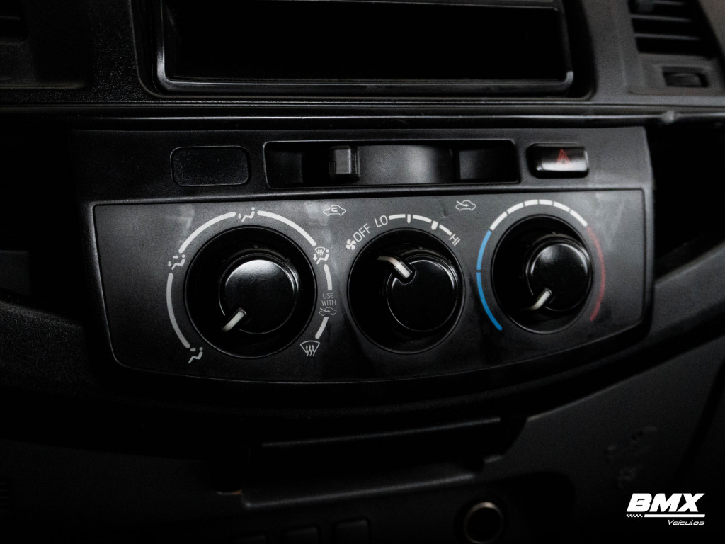 Imagem do veículo TOYOTA HILUX 3.0 4X4 CS 16V TURBO INTERCOOLER DIESEL 2P MANUAL