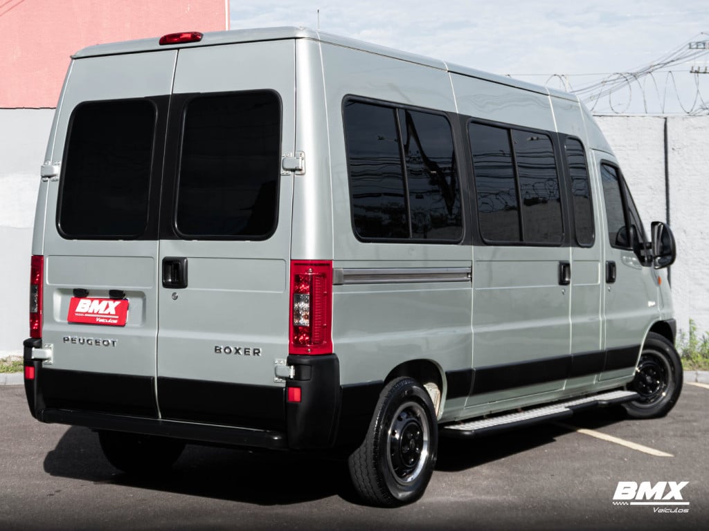 Imagem do veículo PEUGEOT BOXER 2.3 HDI 330 16 LUGARES 16V TURBO DIESEL INTERCOOLER 4P MANUAL