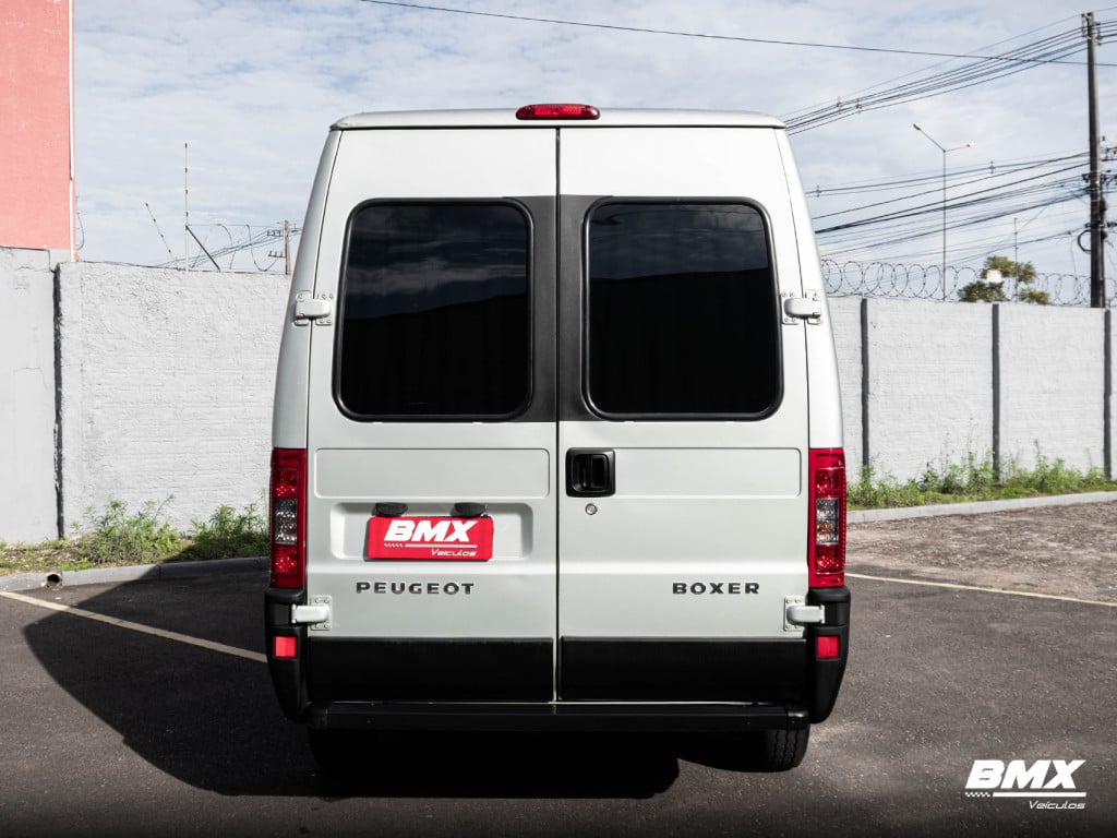 Imagem do veículo PEUGEOT BOXER 2.3 HDI 330 16 LUGARES 16V TURBO DIESEL INTERCOOLER 4P MANUAL