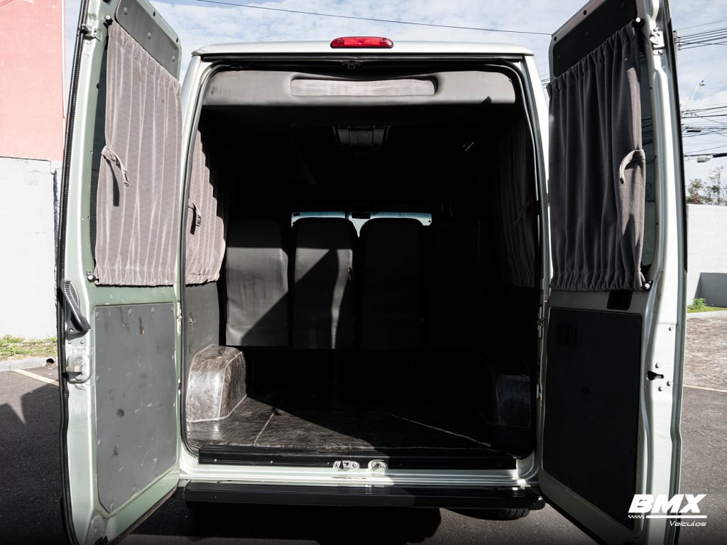 Imagem do veículo PEUGEOT BOXER 2.3 HDI 330 16 LUGARES 16V TURBO DIESEL INTERCOOLER 4P MANUAL