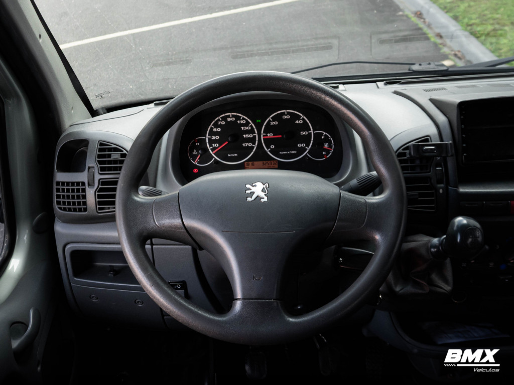 Imagem do veículo PEUGEOT BOXER 2.3 HDI 330 16 LUGARES 16V TURBO DIESEL INTERCOOLER 4P MANUAL