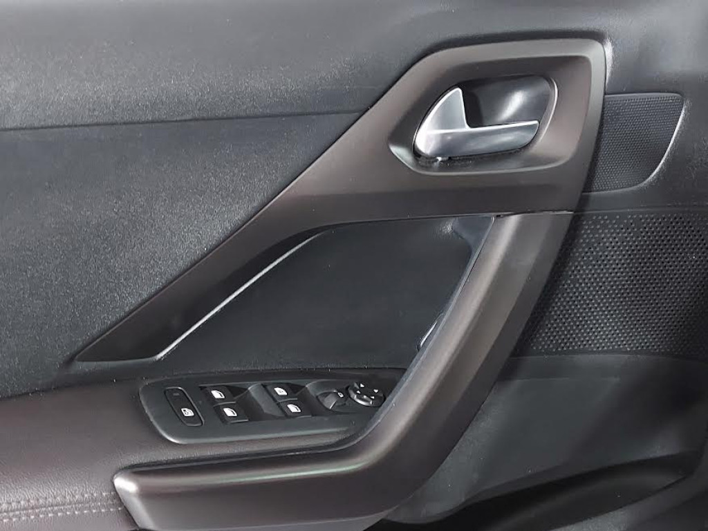 Imagem do veículo PEUGEOT 2008 GRIFFE 1.6 FLEX AUTOMÁTICO - 2020 - CINZA