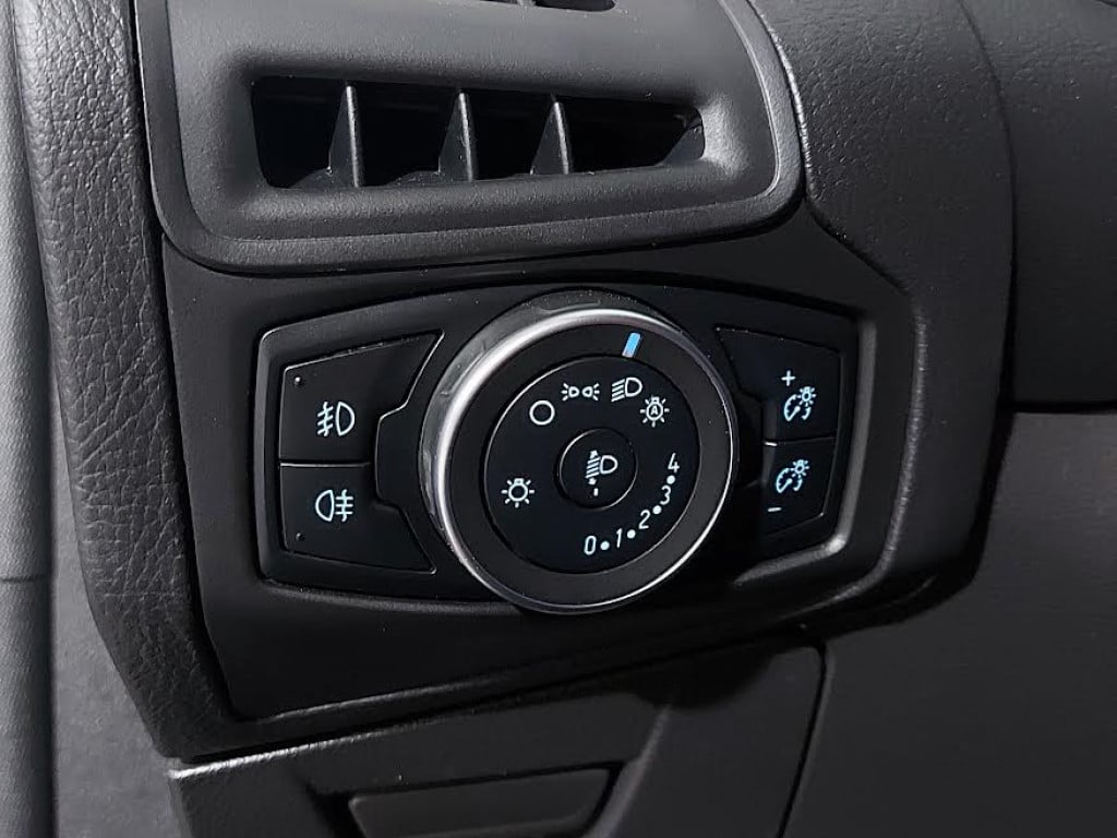 Imagem do veículo FORD FOCUS HATCH SE 1.6 FLEX MANUAL - 2018 - BRANCO