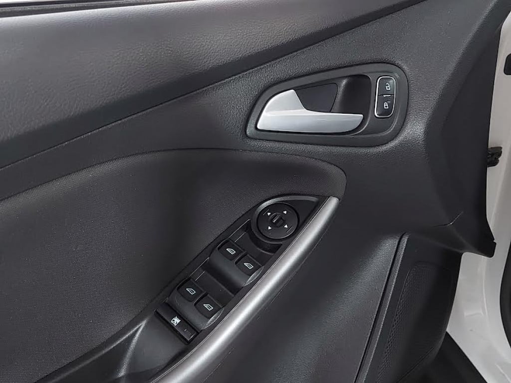 Imagem do veículo FORD FOCUS HATCH SE 1.6 FLEX MANUAL - 2018 - BRANCO