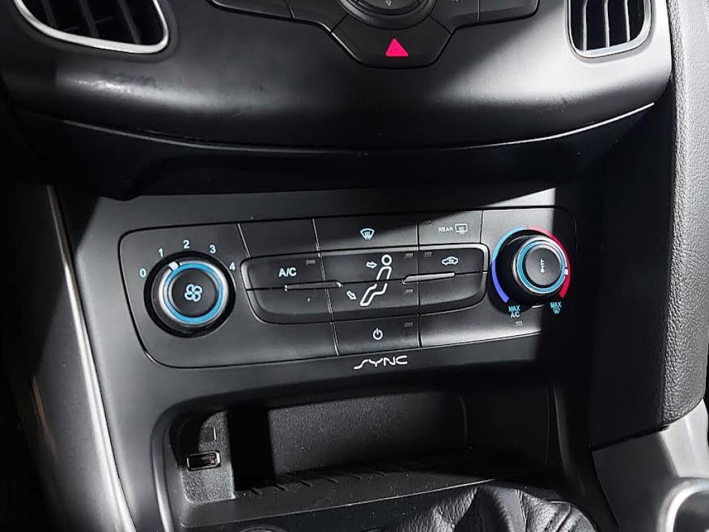Imagem do veículo FORD FOCUS HATCH SE 1.6 FLEX MANUAL - 2018 - BRANCO