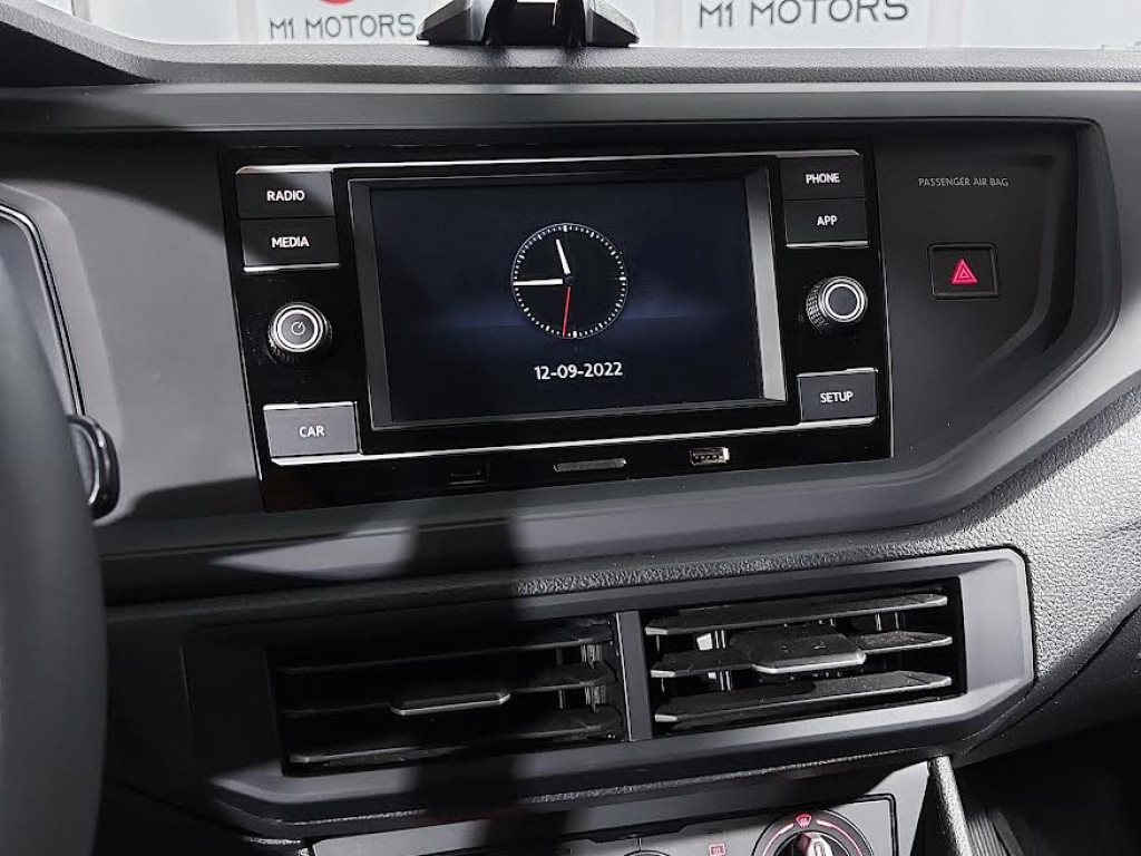 Imagem do veículo VOLKSWAGEN POLO 1.0 FLEX MANUAL - 2021 - BRANCO