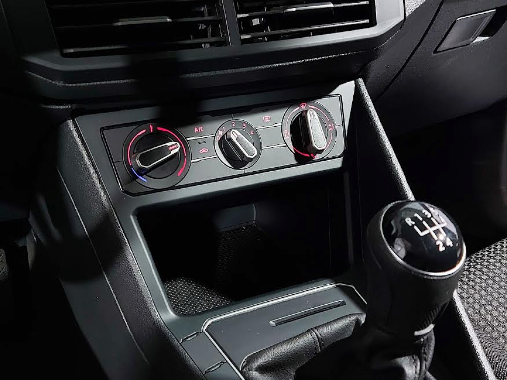 Imagem do veículo VOLKSWAGEN POLO 1.0 FLEX MANUAL - 2021 - BRANCO